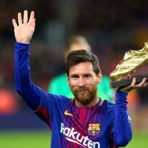  温网决赛激战正酣，德约科维奇强势冲击三连冠