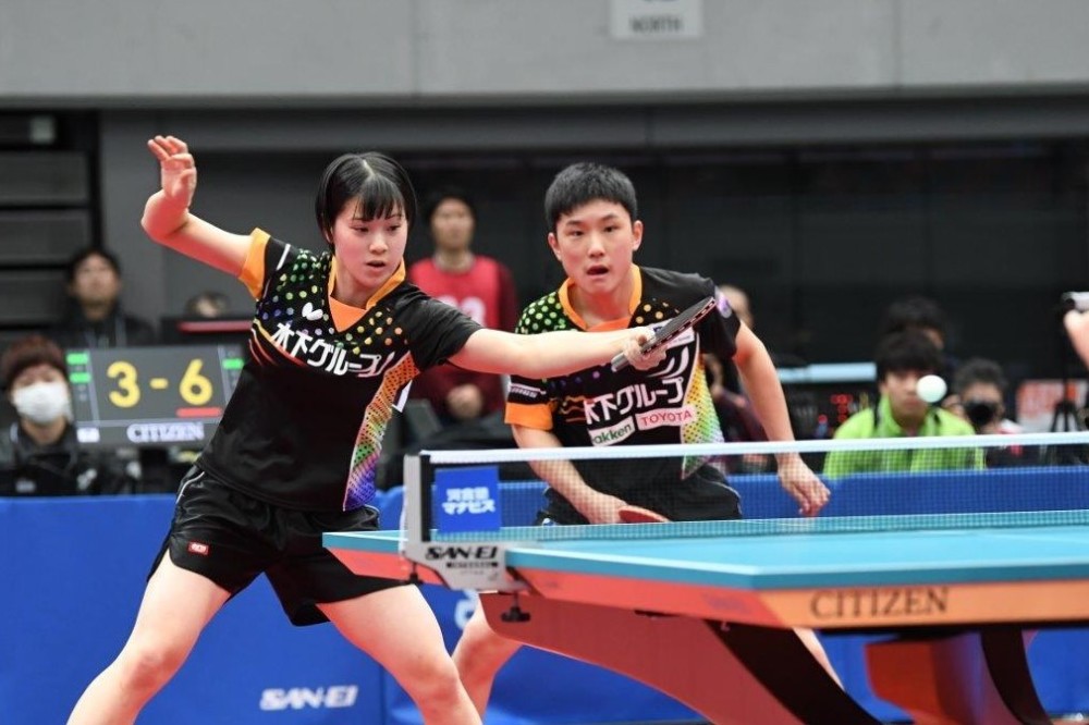  梅总双打默契配合，美网混双决赛勇夺桂冠