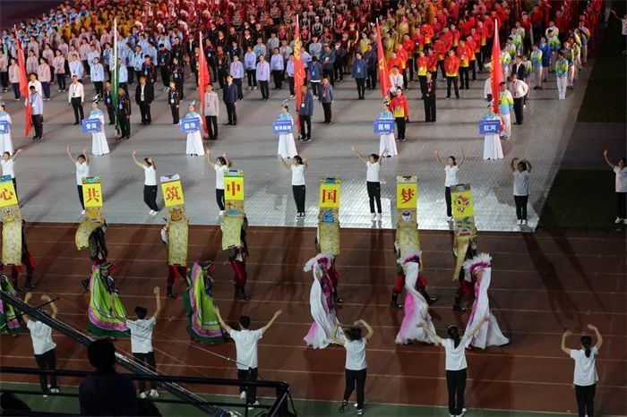  篮球文化节开幕，街头艺术与运动完美融合