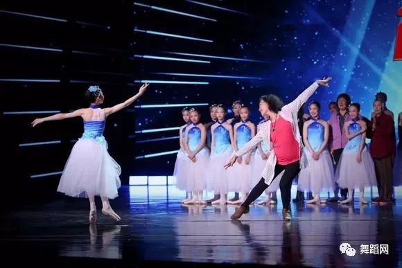  父子同场竞技，传承故事感动全场