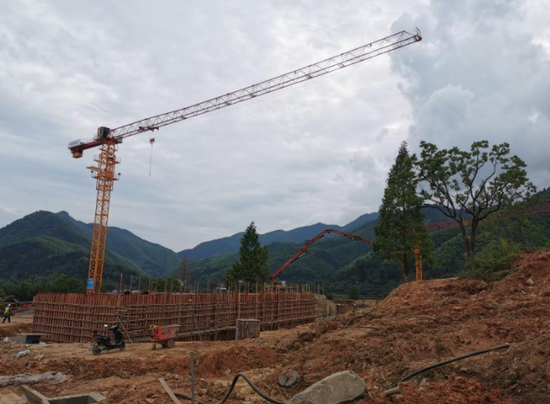  足球特色小镇落成，体旅融合激活经济  